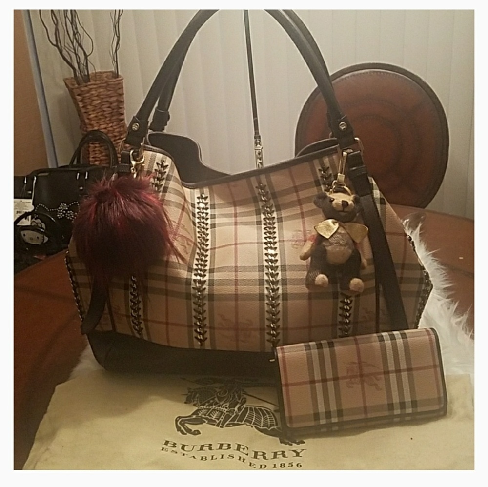 💋🖤👀RARE Burberry Lawrence Haymarket Bag👀🖤💋 - Picture 2 of 8